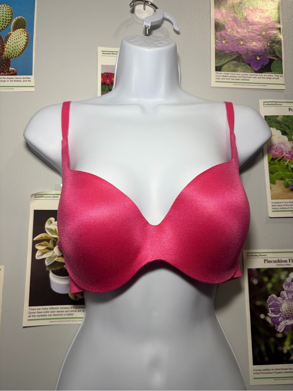 Victoria's Secret Smooth Molded Underwire Bra in Hot Pink